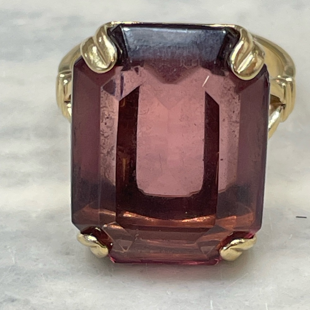 1975 Vintage Avon Large Emerald Cut Smokey Purple Statement Ring Sz 7 Gold Tone - Picture 5 of 14